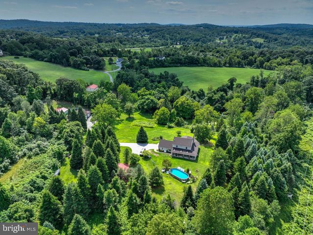100 ESHELMAN LN, Mohnton, PA 19540