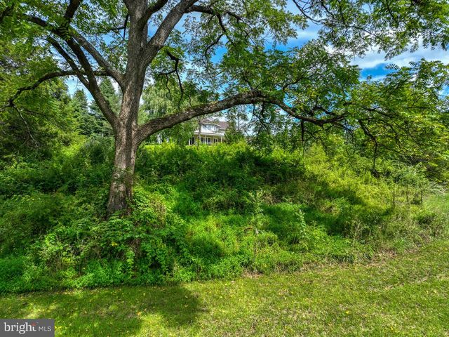 100 ESHELMAN LN, Mohnton, PA 19540