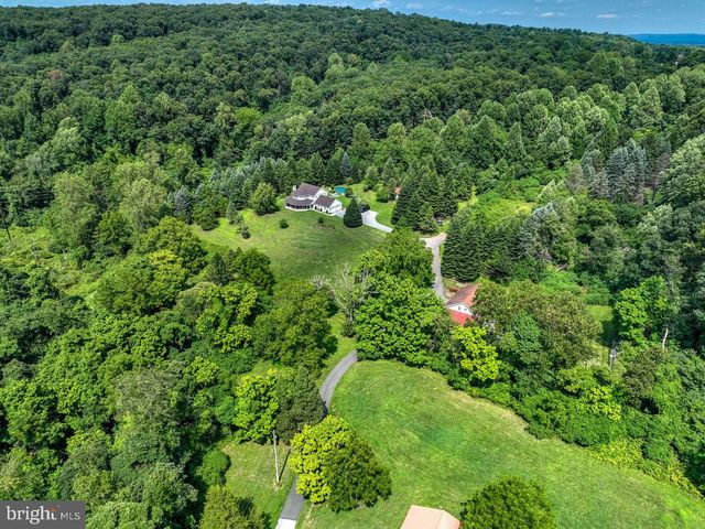 100 ESHELMAN LN, Mohnton, PA 19540