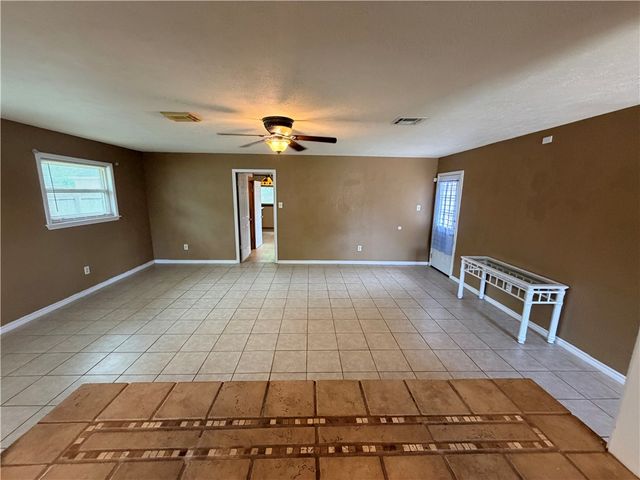3206 Meadow Ridge Dr, Corpus Christi, TX 78418