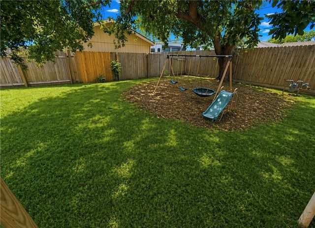 3206 Meadow Ridge Dr, Corpus Christi, TX 78418