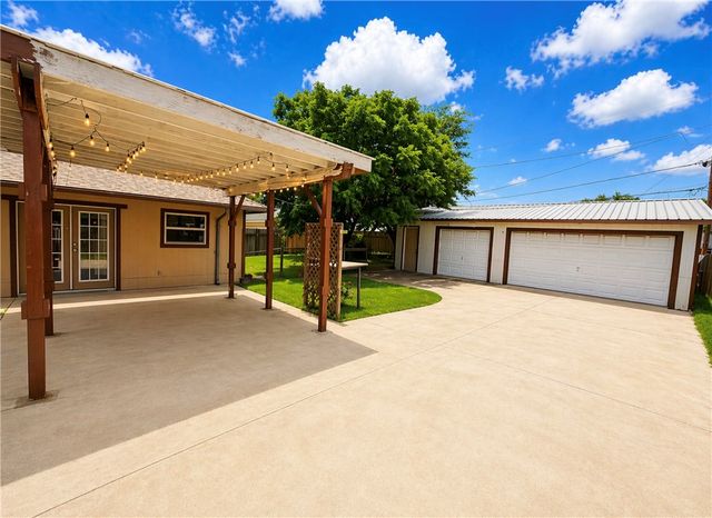 3206 Meadow Ridge Dr, Corpus Christi, TX 78418