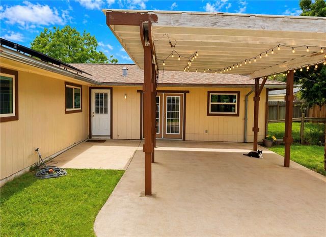 3206 Meadow Ridge Dr, Corpus Christi, TX 78418