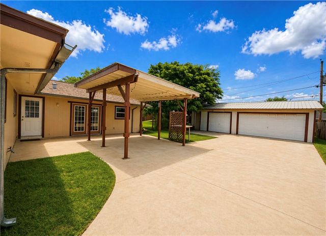 3206 Meadow Ridge Dr, Corpus Christi, TX 78418