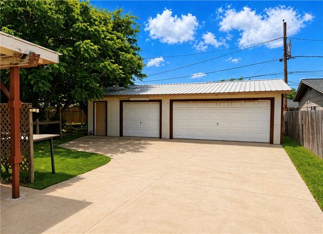 3206 Meadow Ridge Dr, Corpus Christi, TX 78418