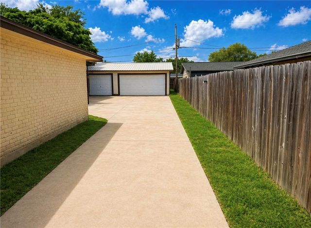 3206 Meadow Ridge Dr, Corpus Christi, TX 78418