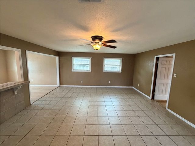 3206 Meadow Ridge Dr, Corpus Christi, TX 78418
