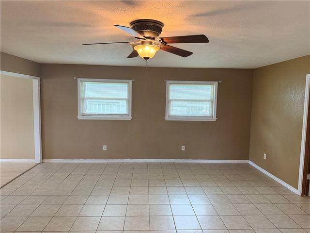 3206 Meadow Ridge Dr, Corpus Christi, TX 78418
