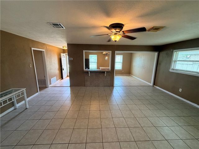 3206 Meadow Ridge Dr, Corpus Christi, TX 78418