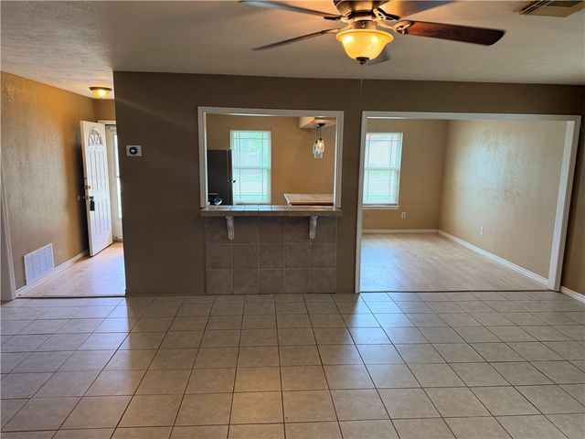 3206 Meadow Ridge Dr, Corpus Christi, TX 78418