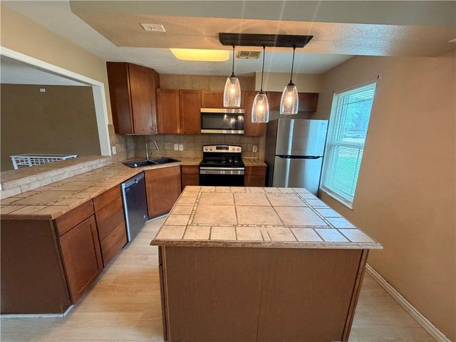 3206 Meadow Ridge Dr, Corpus Christi, TX 78418