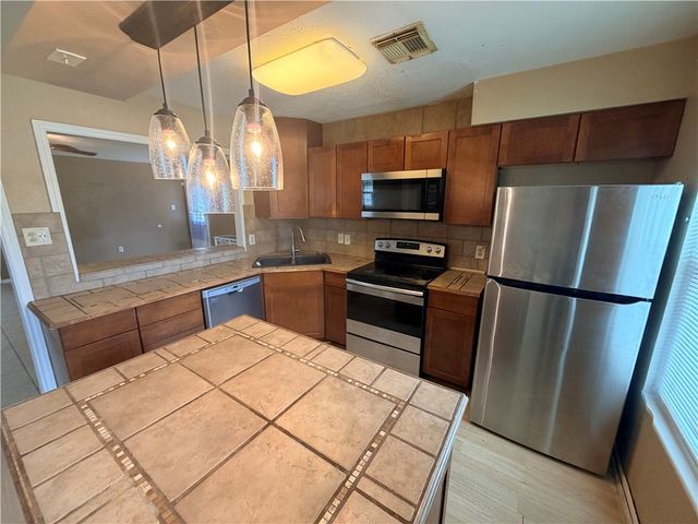 3206 Meadow Ridge Dr, Corpus Christi, TX 78418