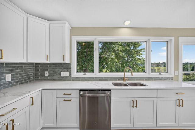 2708 Riverview Drive, Maumee, OH 43537