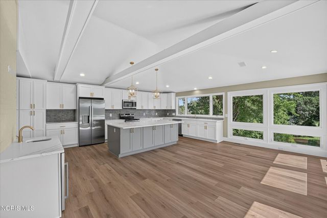 2708 Riverview Drive, Maumee, OH 43537
