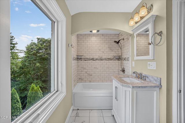 2708 Riverview Drive, Maumee, OH 43537