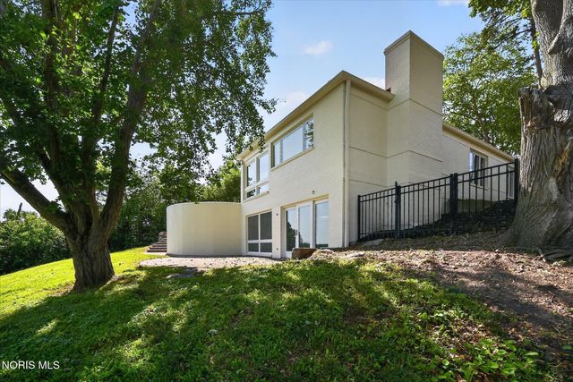2708 Riverview Drive, Maumee, OH 43537