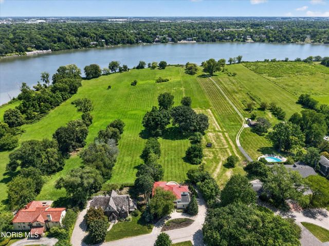 2708 Riverview Drive, Maumee, OH 43537