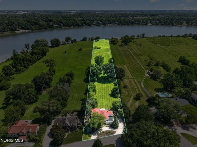 2708 Riverview Drive, Maumee, OH 43537