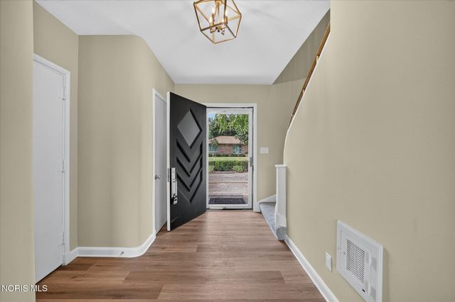 2708 Riverview Drive, Maumee, OH 43537
