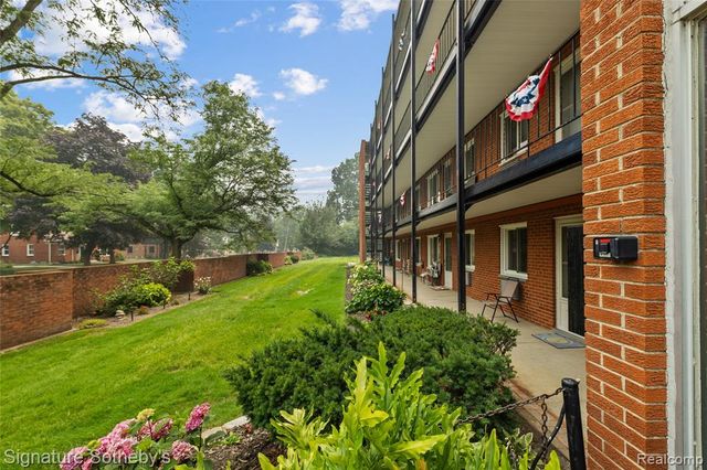 2820 Woodslee Drive 205, Royal Oak, MI 48073