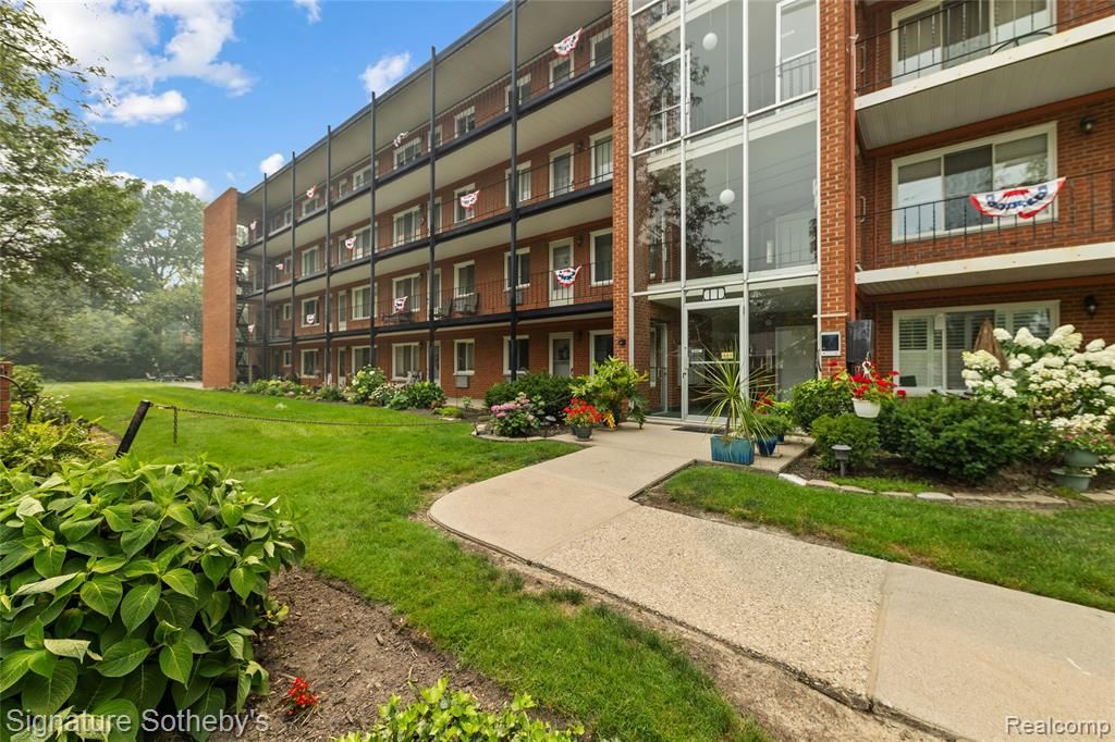 2820 Woodslee Drive 205, Royal Oak, MI 48073