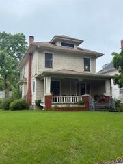 1221 SW Mulvane ST, Topeka, KS 66604