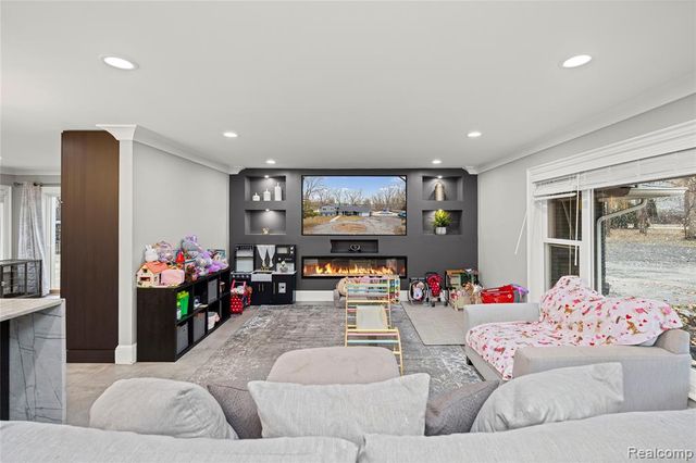 15879 Millar Road, Clinton Township, MI 48036