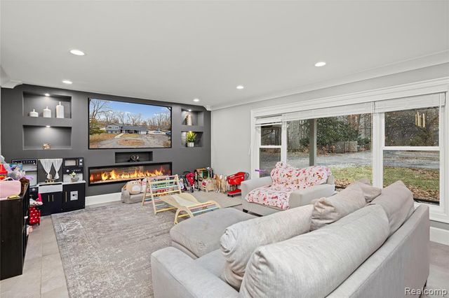 15879 Millar Road, Clinton Township, MI 48036