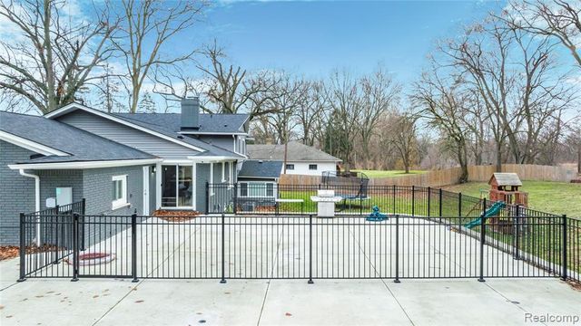 15879 Millar Road, Clinton Township, MI 48036