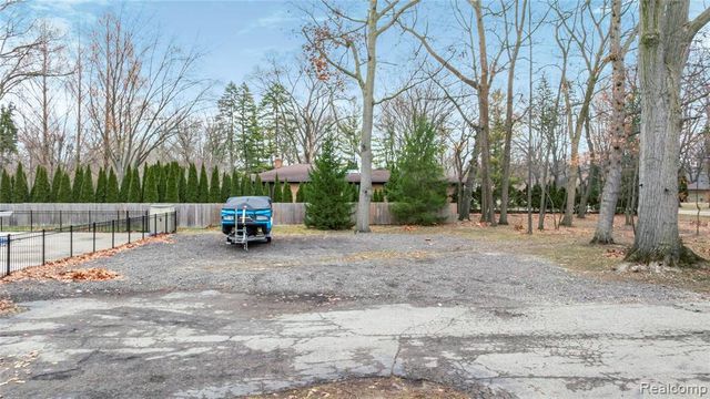 15879 Millar Road, Clinton Township, MI 48036