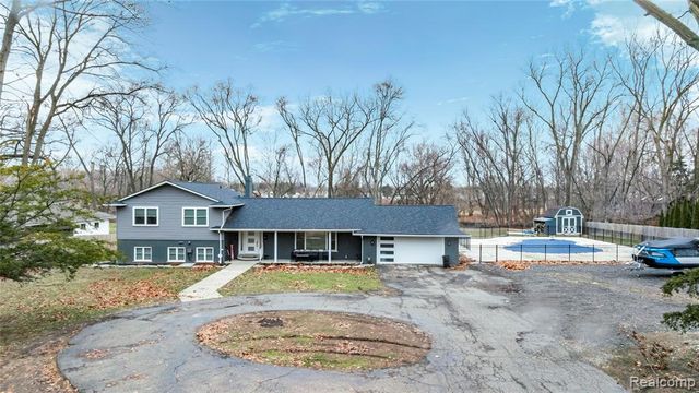 15879 Millar Road, Clinton Township, MI 48036