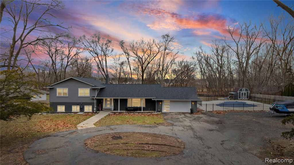 15879 Millar Road, Clinton Township, MI 48036