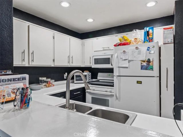 2403 Country, Santa Maria, CA 93455