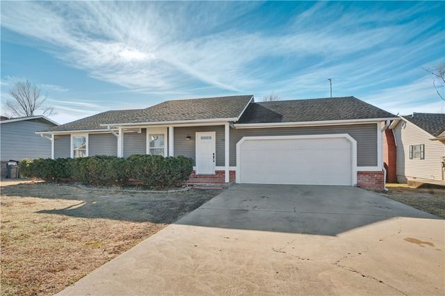 920 S 25th Street, Rogers, AR 72758