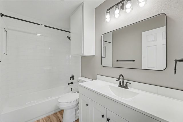 920 S 25th Street, Rogers, AR 72758