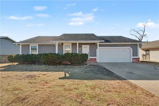 920 S 25th Street, Rogers, AR 72758