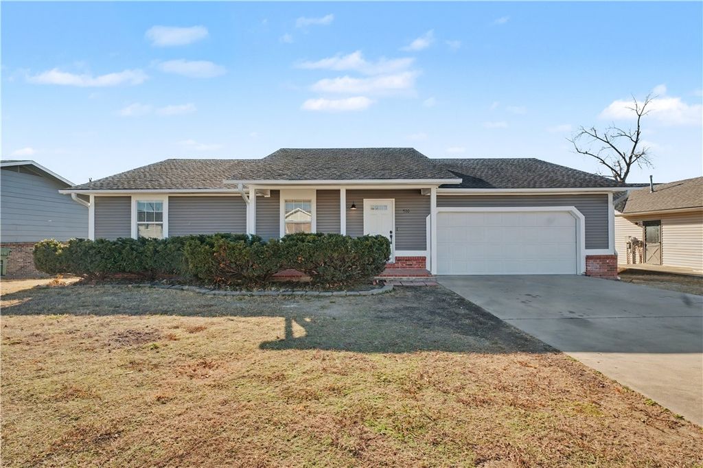 920 S 25th Street, Rogers, AR 72758