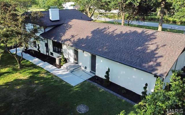 5573 State Route 160, Highland, IL 62249