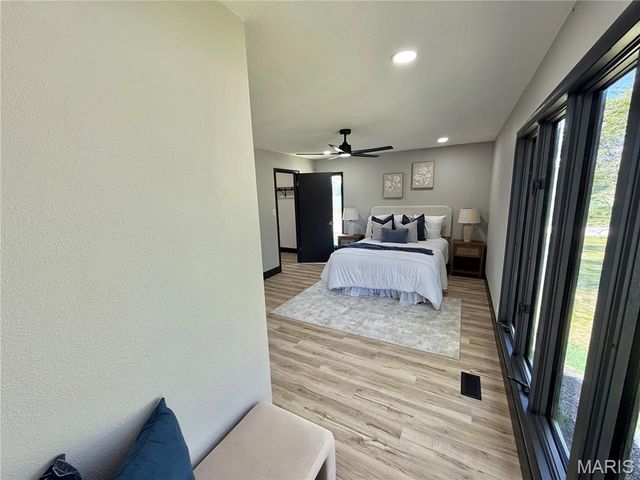 5573 State Route 160, Highland, IL 62249
