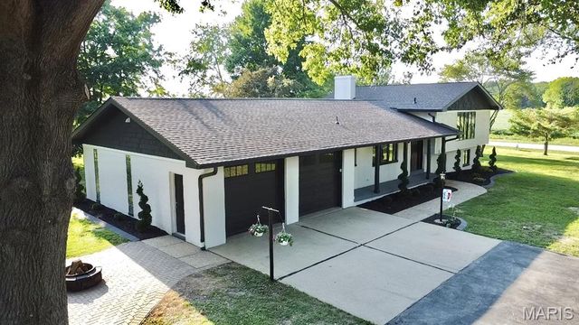 5573 State Route 160, Highland, IL 62249