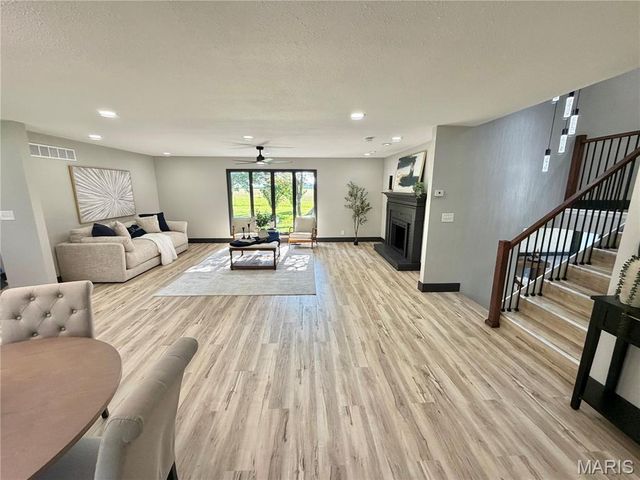 5573 State Route 160, Highland, IL 62249
