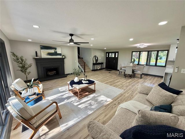 5573 State Route 160, Highland, IL 62249