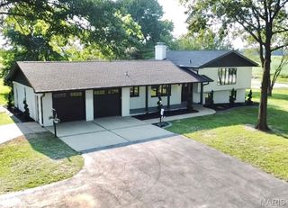 5573 State Route 160, Highland, IL 62249