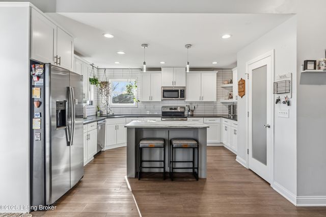 112 River Side Park Ct, Mt Washington, KY 40047