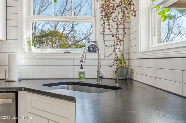 112 River Side Park Ct, Mt Washington, KY 40047