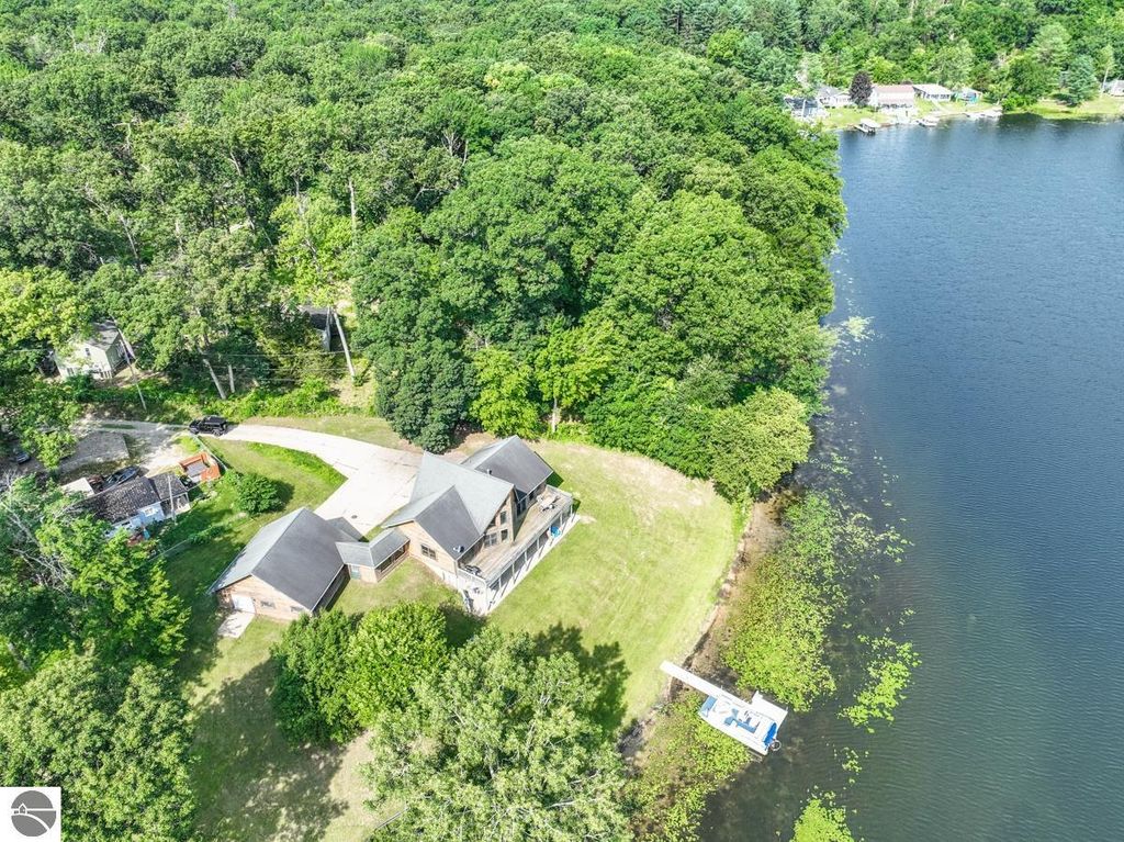 21534 Clear Lake Avenue, Battle Creek, MI 49014