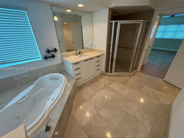 15051 Royal Oaks Ln 701, North Miami, FL 33181