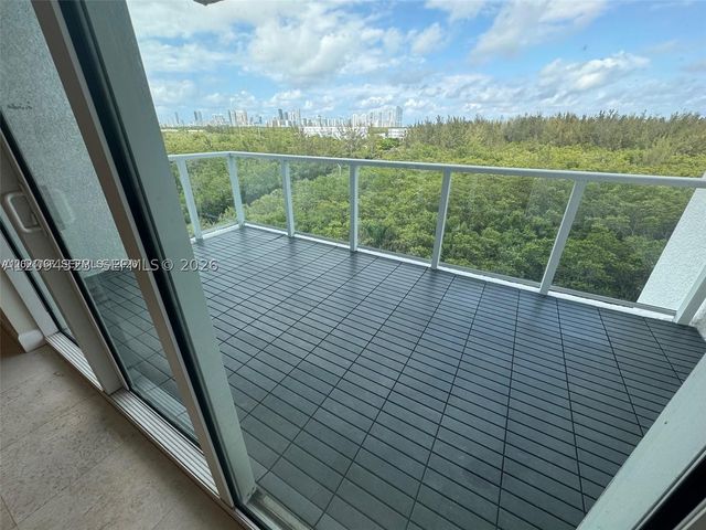 15051 Royal Oaks Ln 701, North Miami, FL 33181