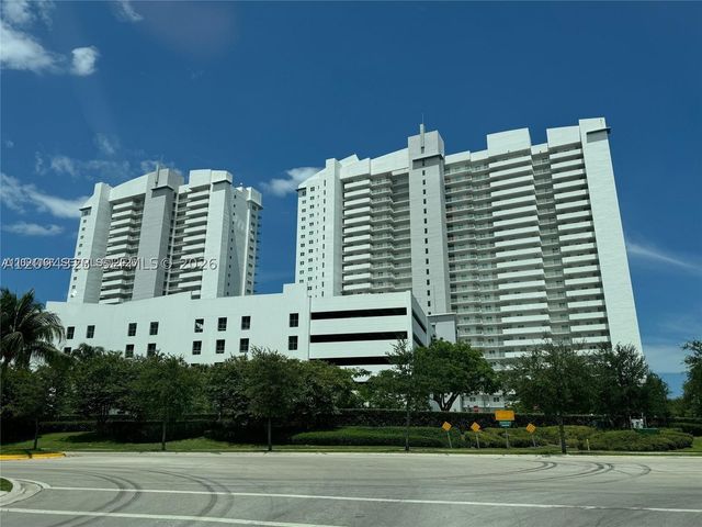 15051 Royal Oaks Ln 701, North Miami, FL 33181