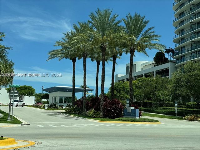15051 Royal Oaks Ln 701, North Miami, FL 33181